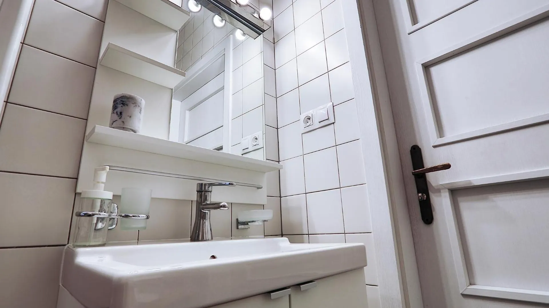 Two-Bedroom Haven In The Old Town Prague