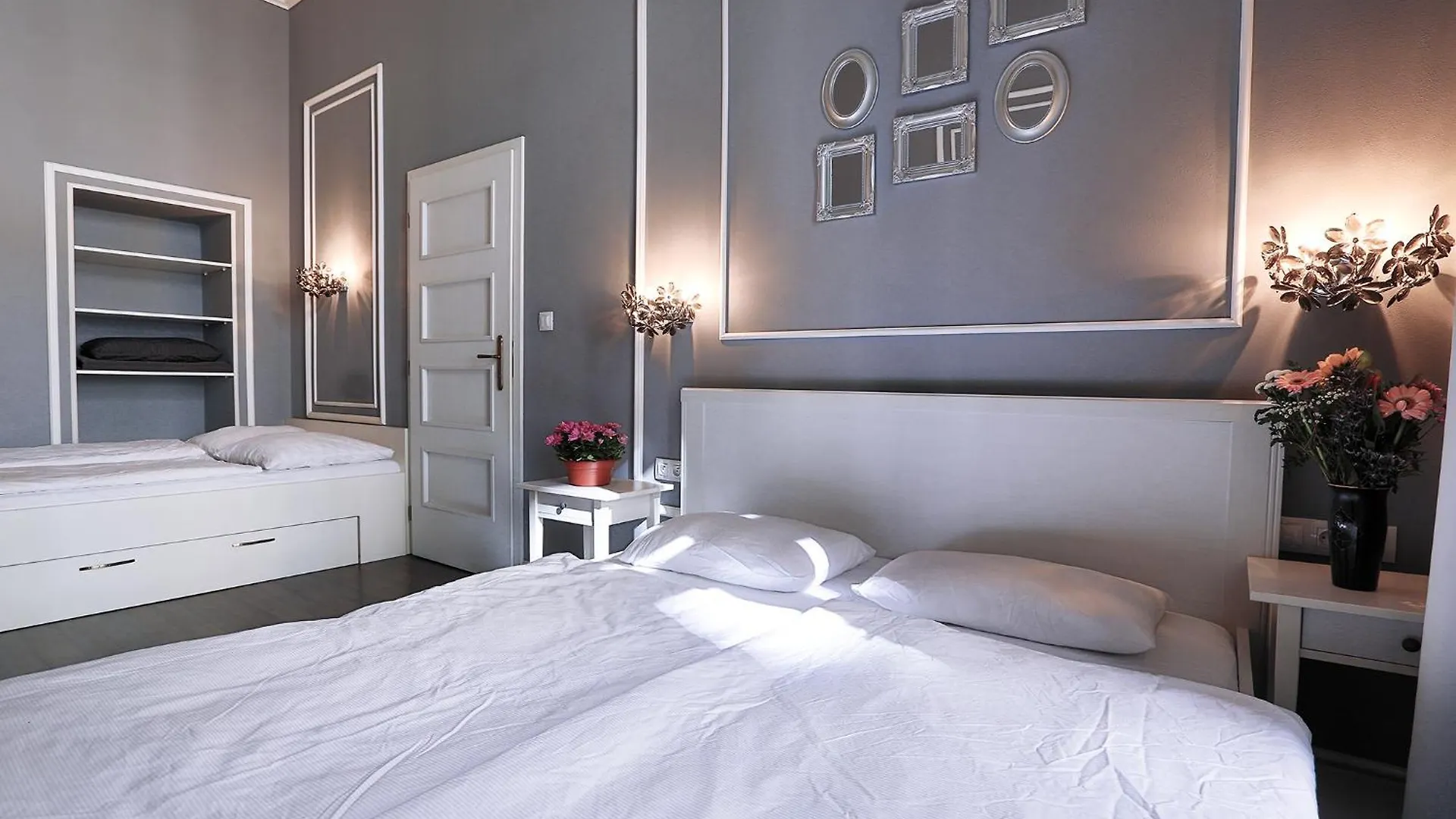 Two-Bedroom Haven In The Old Town Prague Apartment