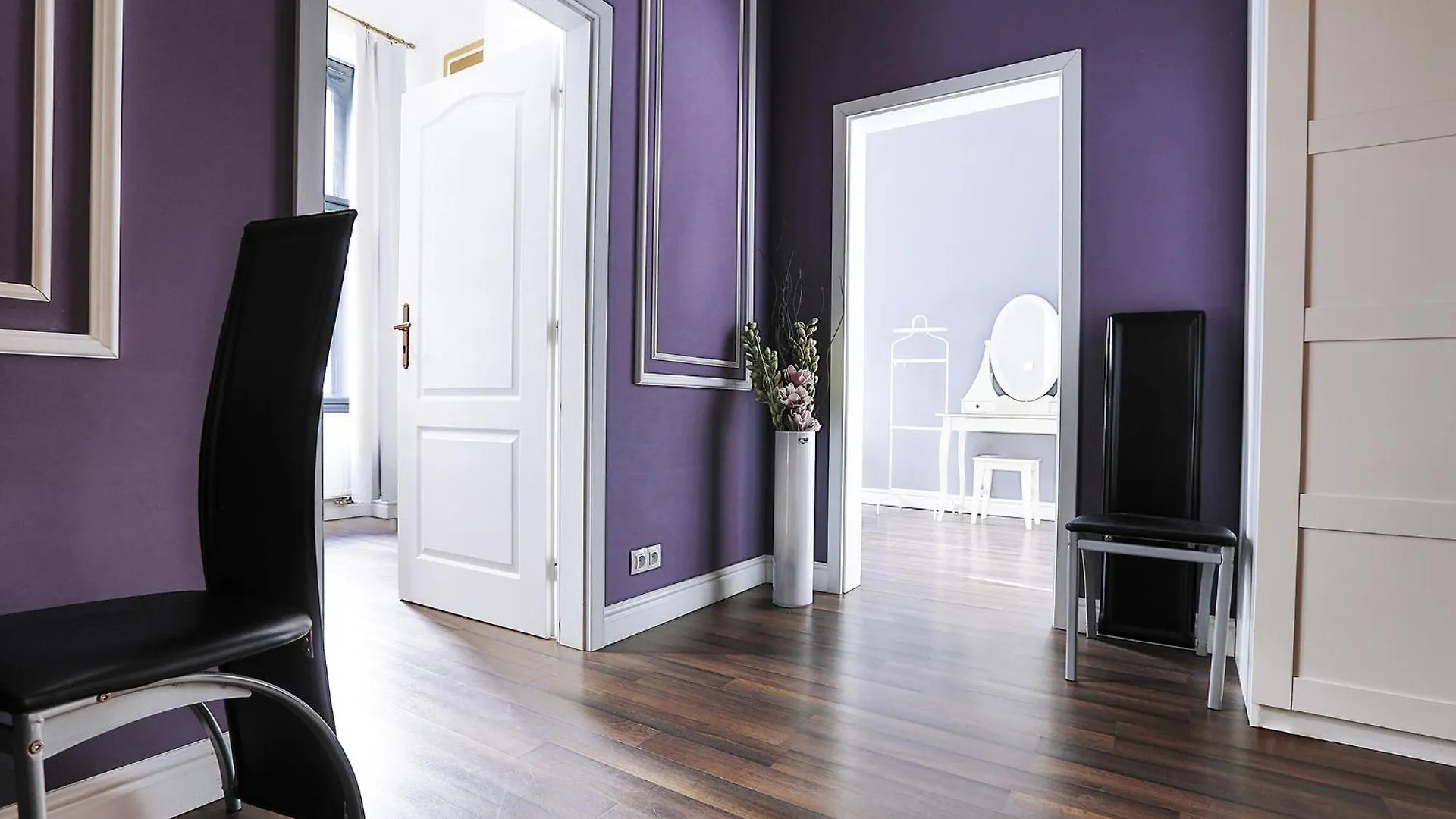 Two-Bedroom Haven In The Old Town Praag 0*,